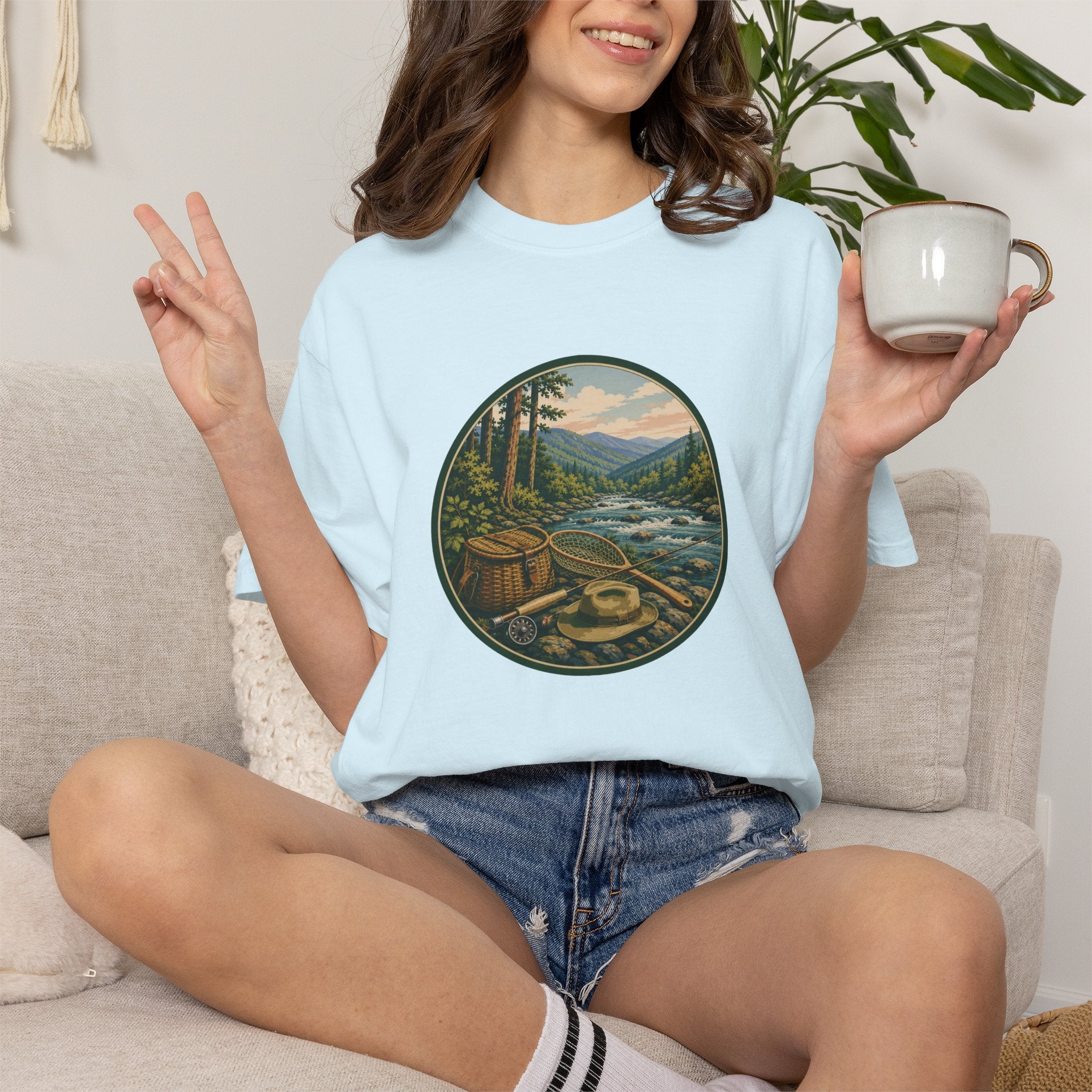 Outdoor River Fly Fishing T-Shirt — Vintage Fly Fishing Design