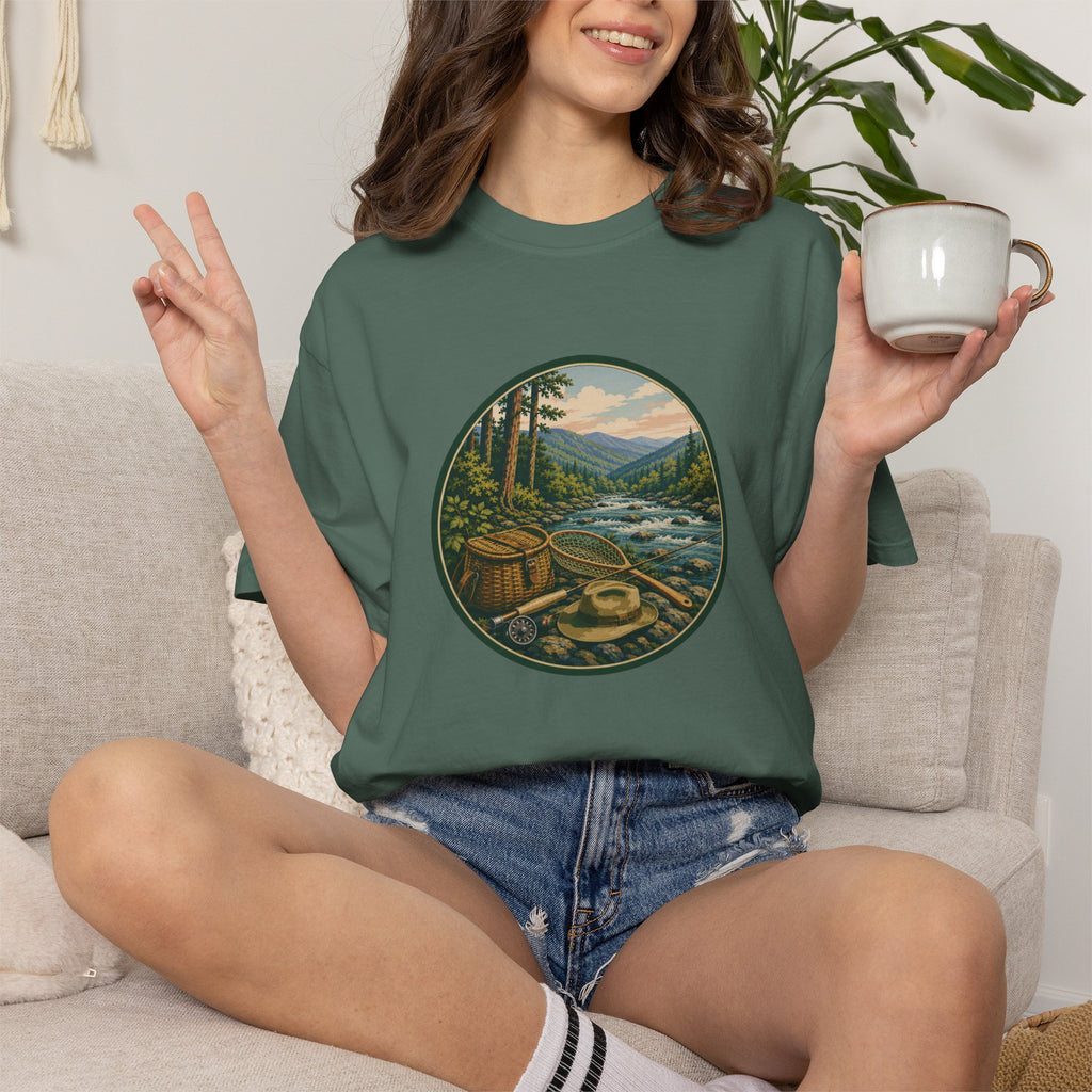 Outdoor River Fly Fishing T-Shirt — Vintage Fly Fishing Design